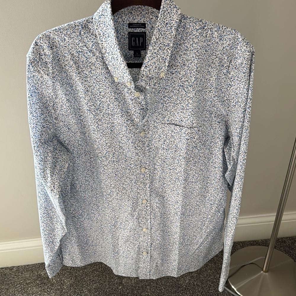 GAP Casual Button Down Shirt in Blue and White